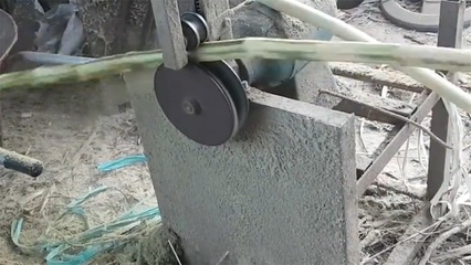 50岁阿姨巧手打造甘蔗剥皮神器 日剥2吨甘蔗，低成本砂轮制造仅5元